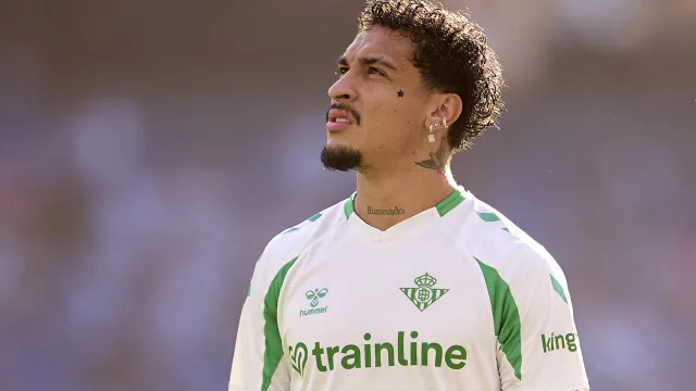 Antony revela sofrimento no Betis: 'Eu não conseguia andar'