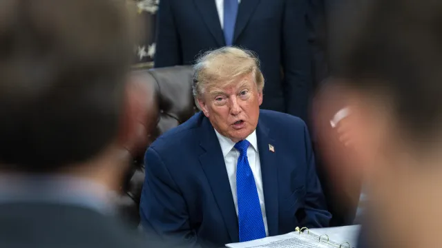 Trump revoga normas que protegem alunos LGBTI de discriminação sexual