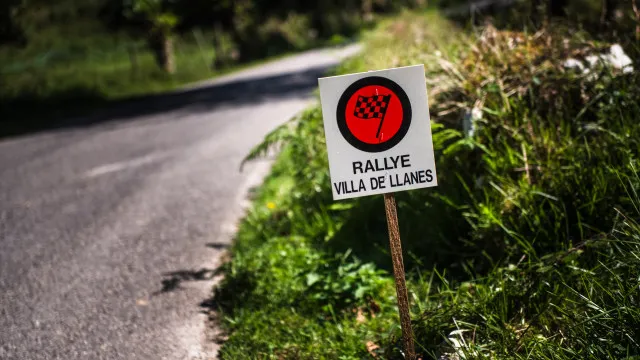 
                    Navegadora de 20 anos morre em acidente no Rallye Villa de Llanes
                