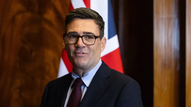 
                    Reino Unido pode voltar à União Europeia, admite premiê Andy Burnham
                