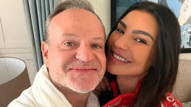
                    Menos de um mês após assumir namoro, Rubens Barrichello anuncia término com Cíntia Chagas
                