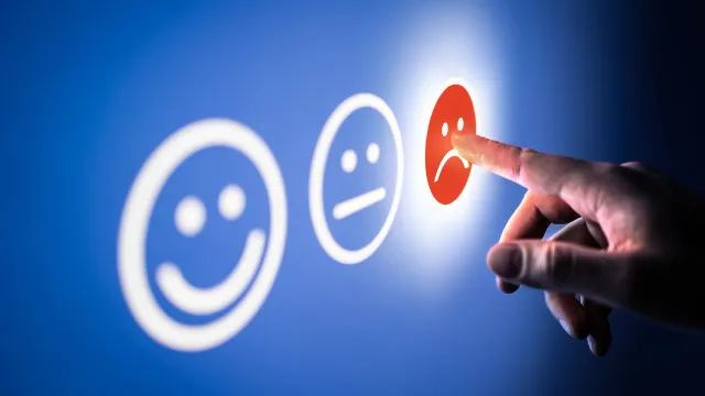 
                    Reclamar faz mal à saúde? Psicólogos explicam quando se torna um problema
                