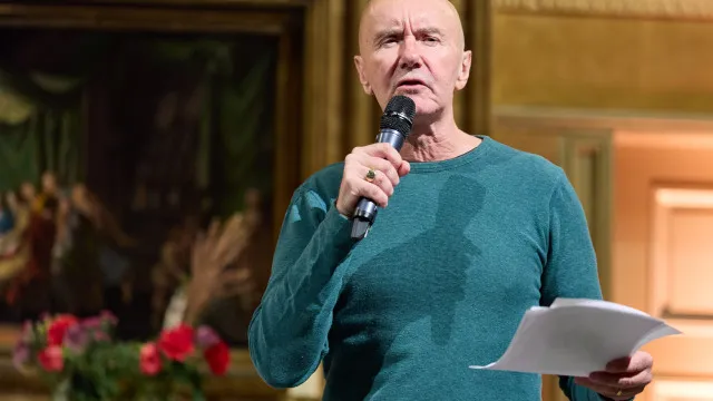 
                    Celular faz tudo ser vício para os jovens, diz Irvine Welsh, de 'Trainspotting'
                
