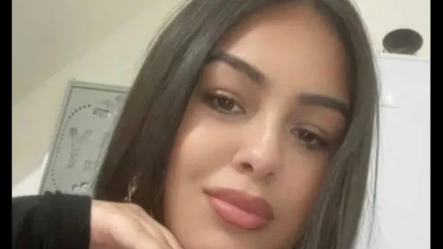 
                    Mãe mata filha bebê com 15 facadas e esconde corpo em máquina de lavar
                