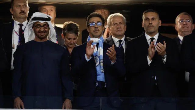 
                    Gary Neville só vê 
