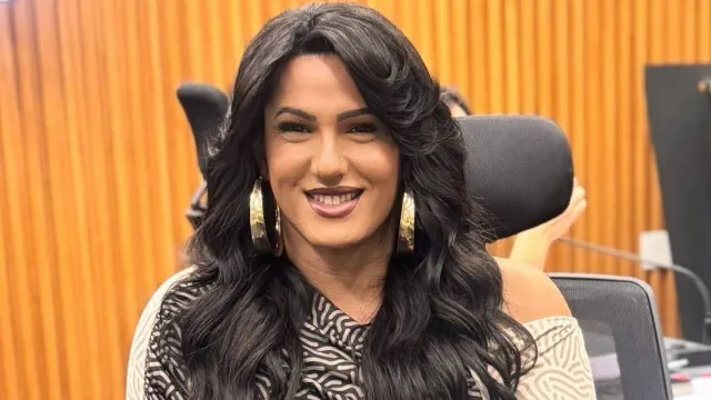 
                    Quem é Thabatta Pimenta, primeira deputada federal trans do Nordeste
                