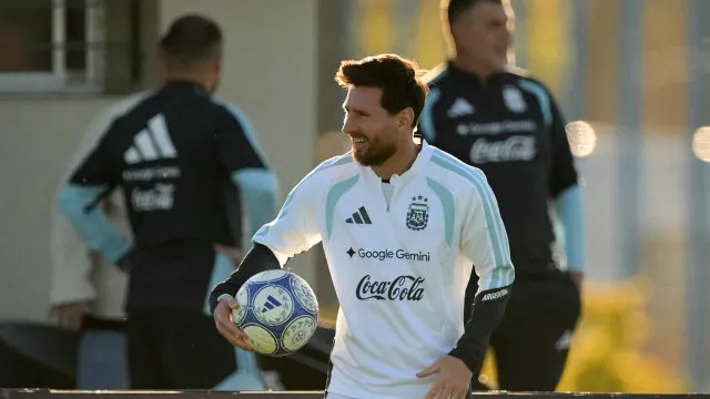 
                    Messi constrói império de clubes e negócios para a vida após o futebol
                