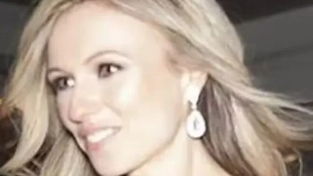 
                    Mulher descobre agulha no abdômen após sete anos de dores nos EUA
                