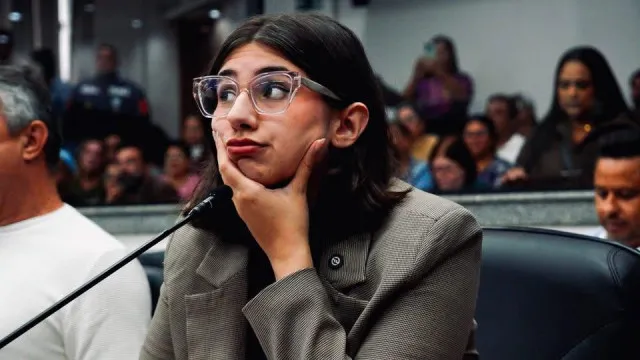 Eleita com quase 2 milhões, deputada diz que feminicídio 'não existe'