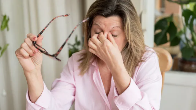
                    7 hábitos que podem prejudicar a visão e a saúde dos olhos
                