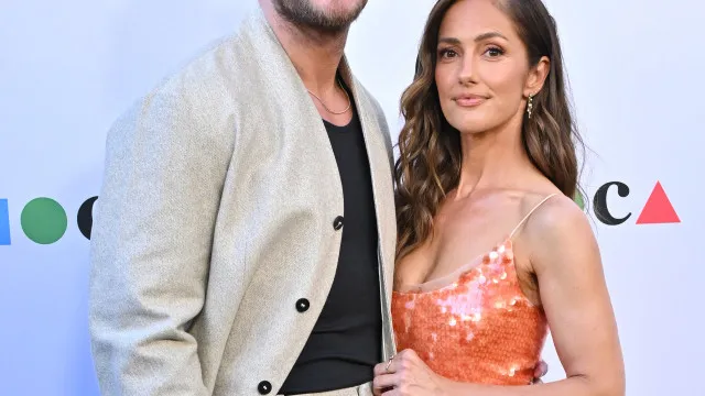 
                    Vocalista do Imagine Dragons e Minka Kelly se separam após 4 anos
                