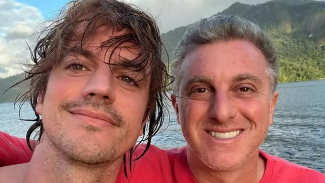 
                    Irmão de Luciano Huck revela homofobia e morte do primeiro amor
                