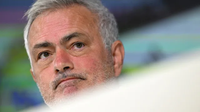 
                    Mourinho se irrita com imprensa e sai em defesa de Mbappé: 