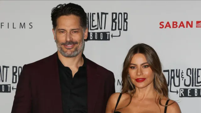 
                    Sofía Vergara reage a declarações do ex com indireta sobre narcisismo
                