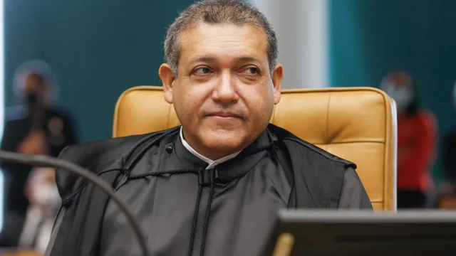 
                    Nunes Marques suspende novos posts e seguidores no Exército do Lula 
                