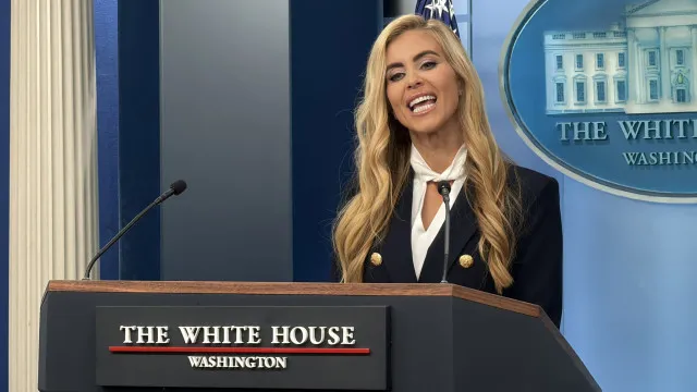 
                    Nova porta-voz de Trump confunde marido com presidente e viraliza; veja
                
