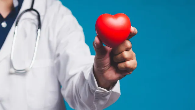 
                    Cardiologista revela 5 hábitos para envelhecer com saúde
                
