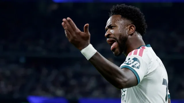 
                    'Se eu fosse o Vini Jr., teria ido embora no verão passado', diz Mourinho
                