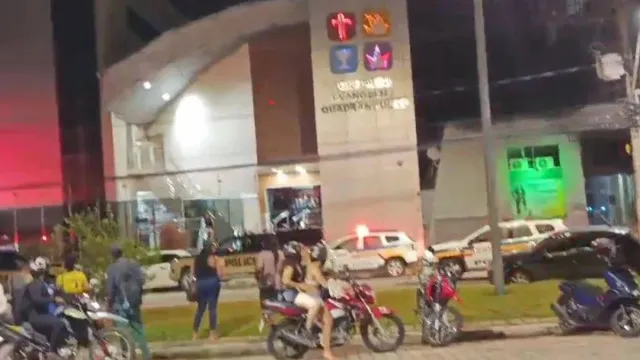 
                    Mulher invade igreja, dispara tiros e destrói objetos em Minas Gerais
                