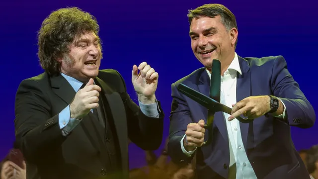
                    Flávio Bolsonaro evita dizer se adotará modelo Milei no Brasil
                