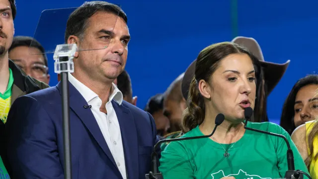 
                    Fim do Bolsa Família? Fala de assessora de Flávio gera polêmica; entenda
                