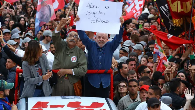 
                    Após debate, Lula anuncia entrega de sigilos ao TSE e cobra Flávio
                
