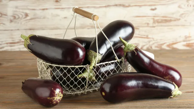 
                    7 frutas e vegetais que deve comer com casca, segundo nutricionistas
                