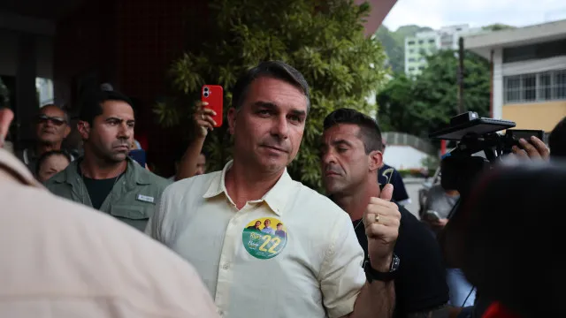 
                    Flávio não deve abrir sigilos após desafio de Lula, dizem aliados
                