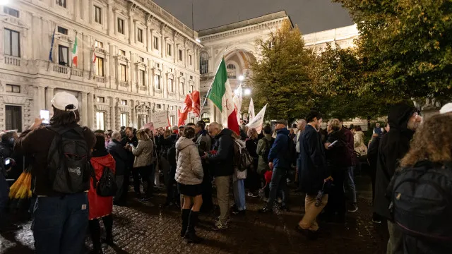 
                    Viajando pela Europa? Veja dicas para evitar áreas de protesto e como buscar ajuda
                