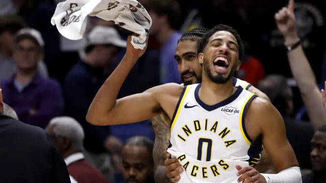 
                    NBA: Haliburton volta após 486 dias de grave lesão com lágrimas e decisivo para os Pacers
                