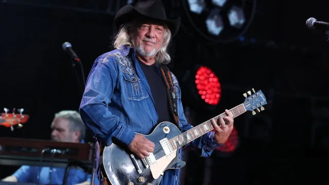 
                    Morre o cantor country John Anderson, de 'Swingin'' e 'Seminole Wind', aos 71 anos
                