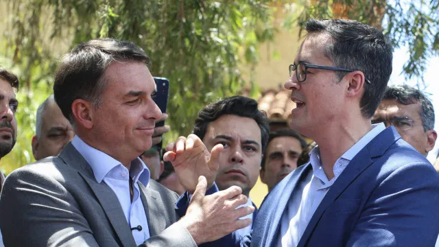 
                    Flávio Bolsonaro escolhe Deltan para analisar os sigilos de Lula no TSE
                