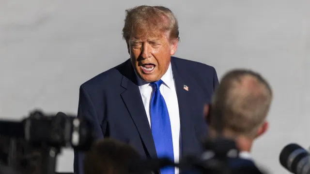 Trump diz ter "direito" a se candidatar de novo porque "roubaram" vitória