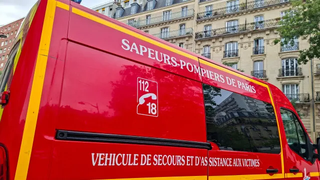 
                    Homem mata 1 pessoa e fere outras 4 após abrir fogo nos arredores de Paris
                