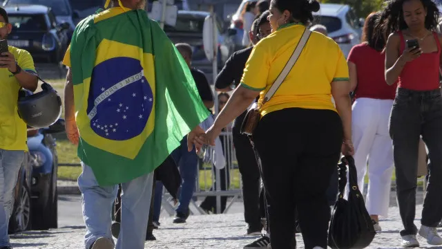
                    'Guerra espiritual' vira trunfo bolsonarista em campanha com menos pautas morais clássicas
                