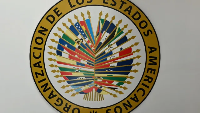 
                    OEA acompanha denúncias de falta de ônibus no dia da eleição
                