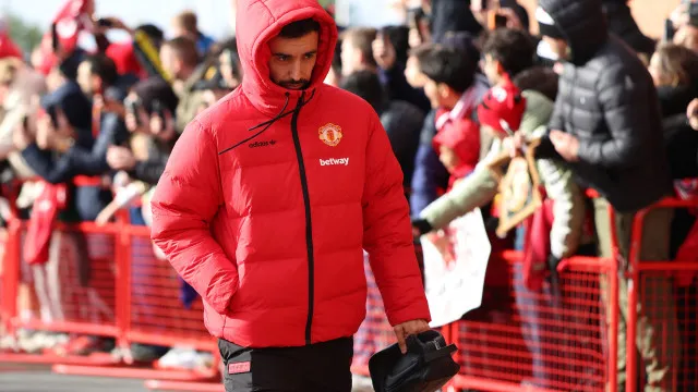 
                    Gary Neville condena Bruno Fernandes: 