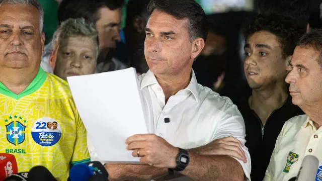 
                    Flávio não reconhece vitória de Lula e tentará anulação do pleito
                