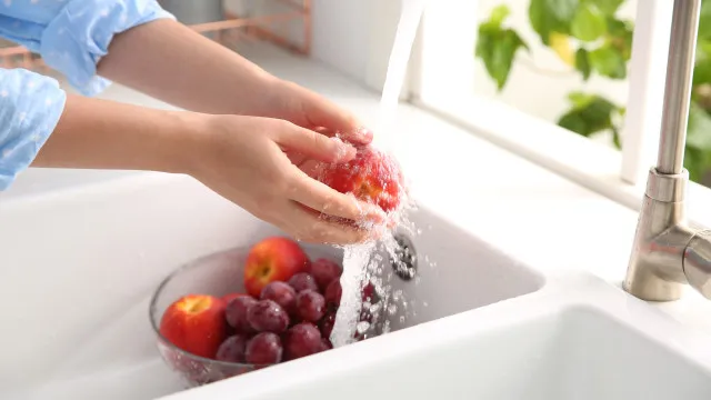 
                    Bicarbonato de sódio ajuda a lavar frutas? Veja o que diz especialista
                