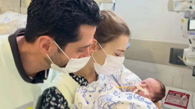 
                    Ex-BBB Marcelo Zagonel desabafa após morte da filha: 'Dói muito, dói'
                