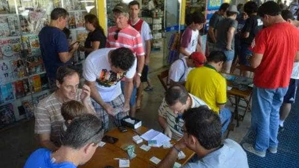 Prefeitura de São Paulo faz distribuição gratuita de álbuns e figurinhas da Copa Prefeitura de São Paulo faz distribuição gratuita de álbuns e figurinhas da Copa