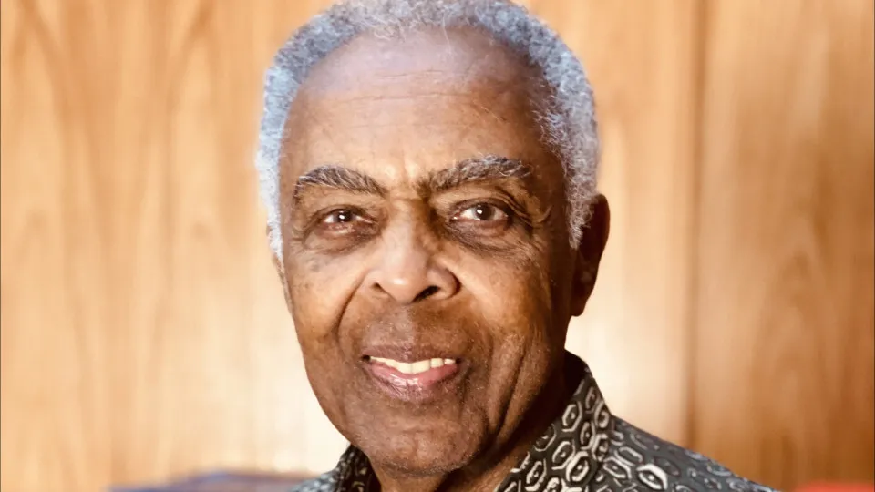 Gilberto Gil fica preso em elevador e é salvo por bombeiros Gilberto Gil fica preso em elevador e é salvo por bombeiros