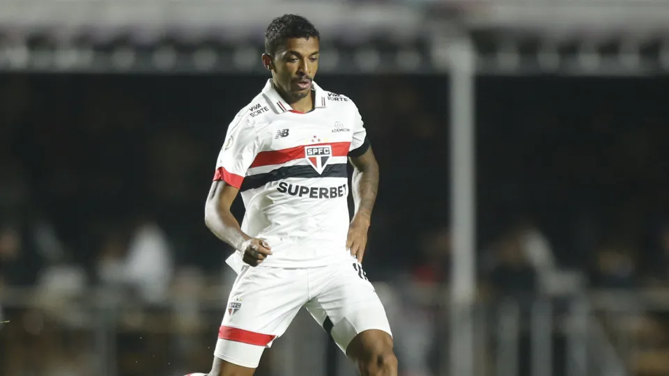 Luiz Gustavo não cogita aposentadoria, e futuro será definido em dezembro Luiz Gustavo não cogita aposentadoria, e futuro será definido em dezembro