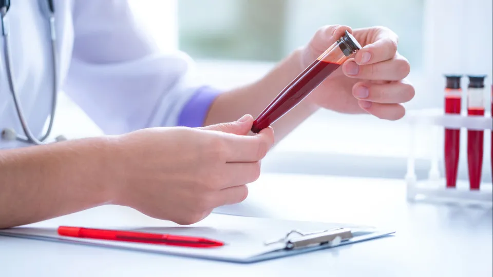 Anvisa busca laboratórios com capacidade de detectar metanol em amostras de sangue Anvisa busca laboratórios com capacidade de detectar metanol em amostras de sangue
