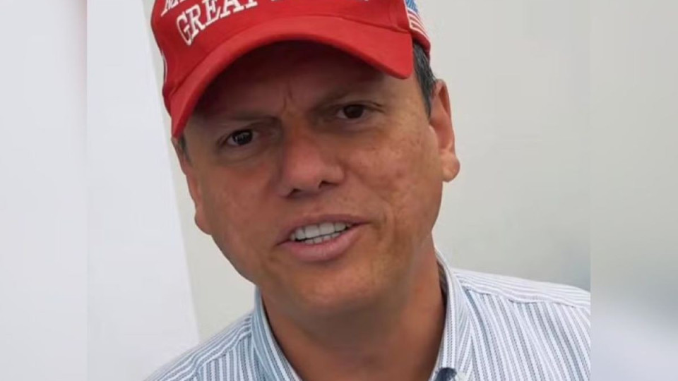 Tarcísio de Freitas diz que não colocaria o boné de Donald Trump novamente