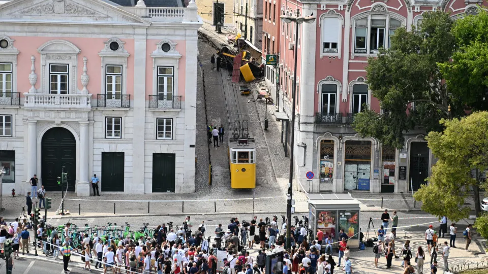 Ao menos um brasileiro está entre feridos em acidente com bondinho de Lisboa Ao menos um brasileiro está entre feridos em acidente com bondinho de Lisboa