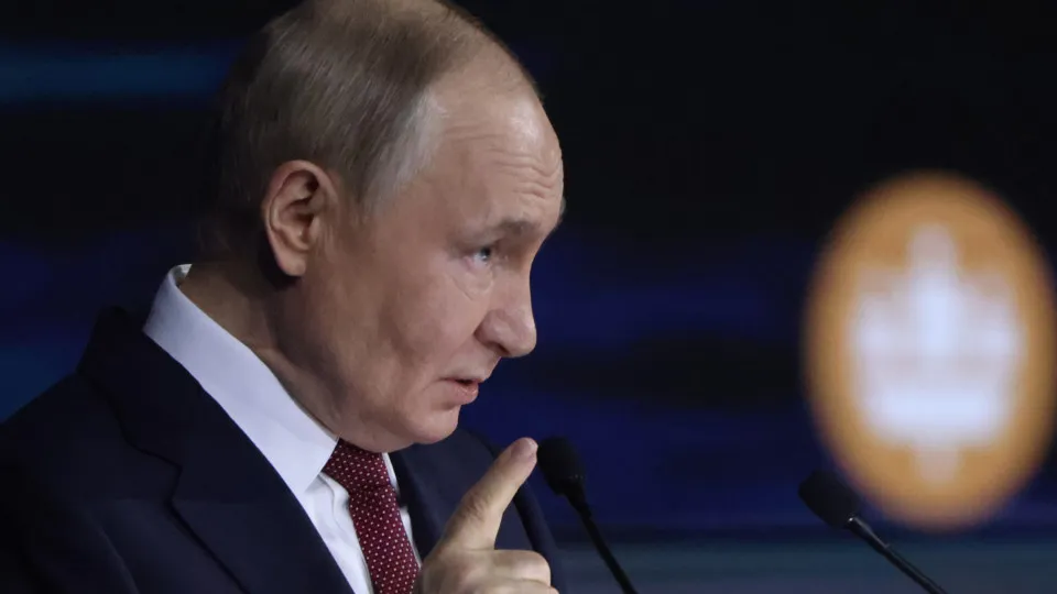 Embaixadas seguem abertas em Kiev após ameaça russa Embaixadas seguem abertas em Kiev após ameaça russa