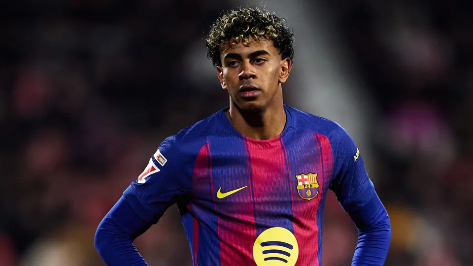 Yamal perde pênalti, Barça perde para o Girona de virada, e Real vira líder Yamal perde pênalti, Barça perde para o Girona de virada, e Real vira líder
