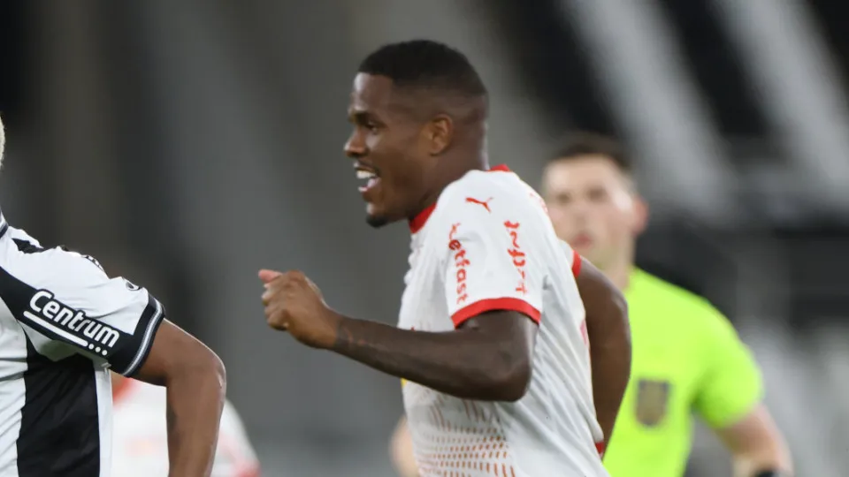 ‘Prometo aprender com erro’, diz zagueiro do Bragantino após fala machista ‘Prometo aprender com erro’, diz zagueiro do Bragantino após fala machista