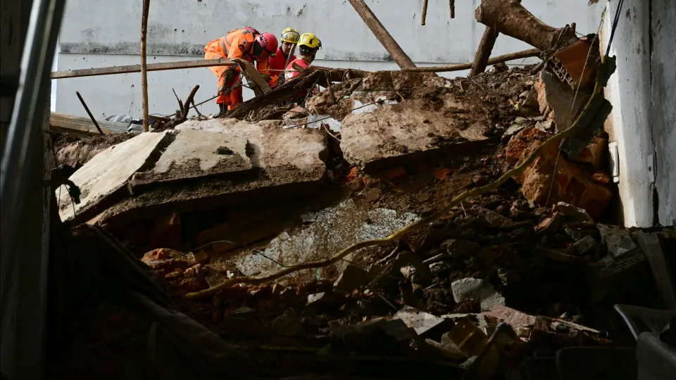 Alojamento de time sub-20 é destruído por chuva em Minas Gerais Alojamento de time sub-20 é destruído por chuva em Minas Gerais